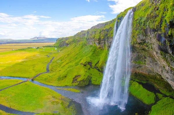 İzlanda'daki Seljalandsfoss güzel şelale