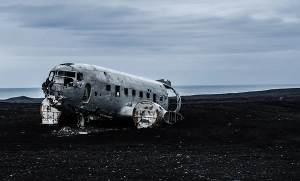 Uçak kazasında ıssız dağlar