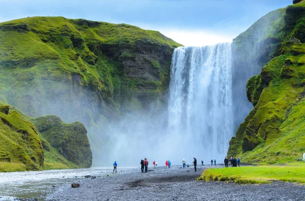 Skogafoss - İzlanda'nın güneyindeki büyük şelale 
