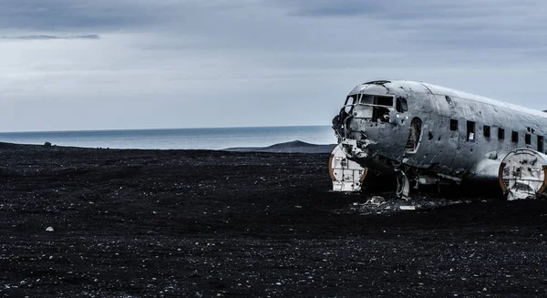 Uçak kazasında ıssız dağlar