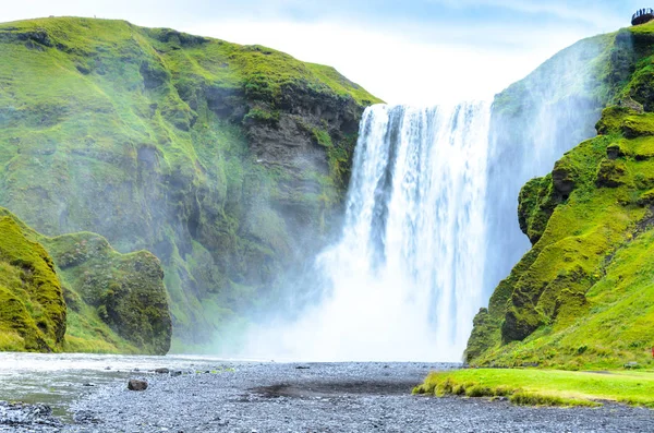 Skogafoss Τεράστιο Καταρράκτη Στα Νότια Της Ισλανδίας — Φωτογραφία Αρχείου