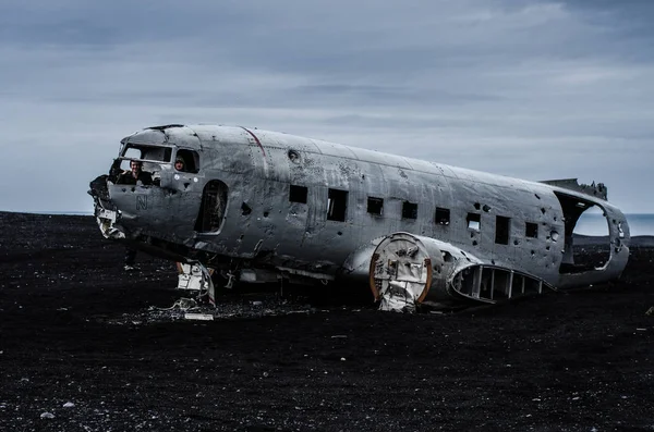 Uçak kazasında ıssız dağlar