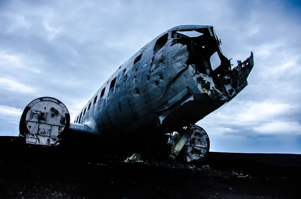 Uçak kazasında ıssız dağlar