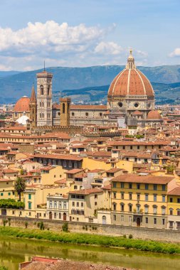 Piazzale Michelangelo - Arno Nehri ve Duomo Santa Maria Del Fiore ve Bargello - Toskana, İtalya Floransa'dan görünümünü