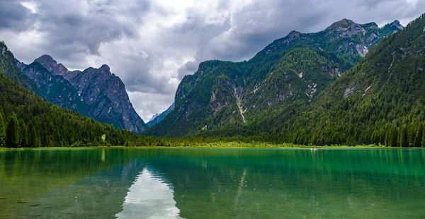 Lago Dobbiaco Toblacher See Lago Dobbiaco Los Alpes Dolomitas Tirol — Foto de Stock