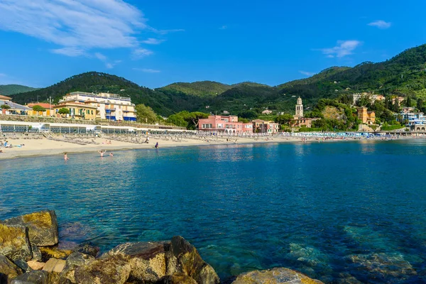 리구리아 이탈리아에서 친퀘테레 가까이 지중해 리비에라 해안입니다 화려한 이탈리아의 — 스톡 사진