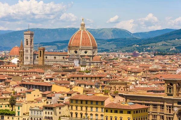 Piazzale Michelangelo - Duomo Santa Maria Del Fiore ve Bargello - Toskana, İtalya Floransa'dan görünümünü