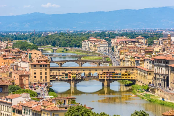 Piazzale Michelangelo - Ponte Vecchio ve Palazzo Vecchio Arno Nehri - Toskana, İtalya Floransa'dan görünümünü