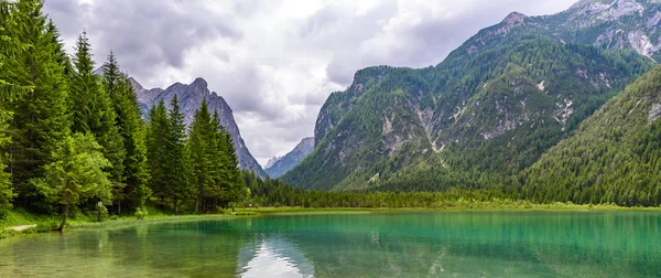 Lago Dobbiaco Toblacher See Lago Dobbiaco Nelle Alpi Dolomitiche Alto — Foto Stock