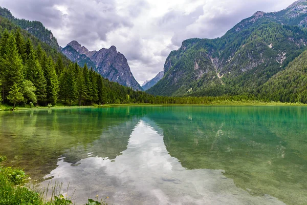 Lac Dobbiaco Toblacher See Lago Dobbiaco Dans Les Alpes Dolomites — Photo