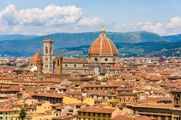 Piazzale Michelangelo - Duomo Santa Maria Del Fiore ve Bargello - Toskana, İtalya Floransa'dan görünümünü