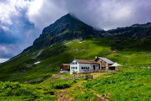 Widderstein 在山谷 Kleinwalsertal Allgau 阿尔卑斯在奥地利 美丽的风景风景在欧洲 — 图库照片