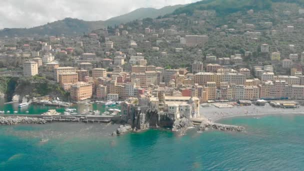 Aerial View Camogli Stad Ligurien Italien Natursköna Medelhavets Riviera Kusten — Stockvideo