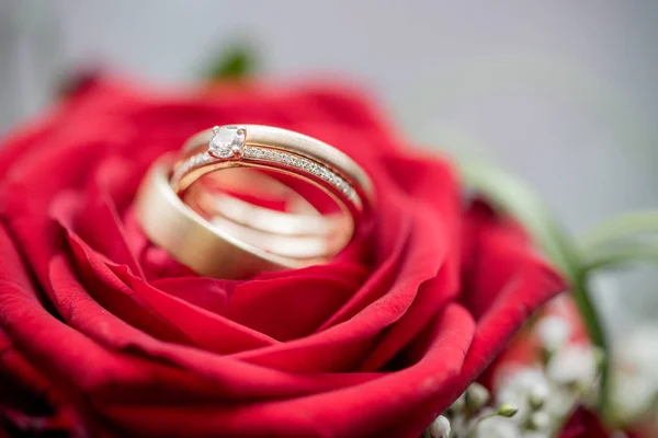 Decoración Boda Flores Con Anillos Boda — Foto de Stock