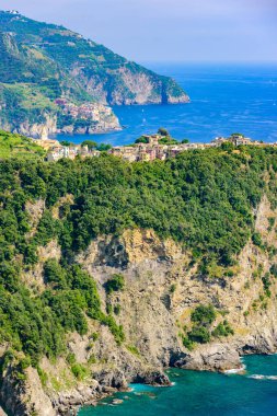 Corniglia - köy Cinque Terre Milli Parkı, İtalya kıyılarında. Arka planda Manarola görebilirsiniz. La Spezia eyaletinin önemli, Liguria, İtalya - seyahat hedef Avrupa'nın kuzeyinde.