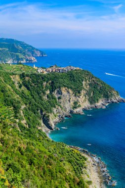 Corniglia - köy Cinque Terre Milli Parkı, İtalya kıyılarında. Arka planda Manarola görebilirsiniz. La Spezia eyaletinin önemli, Liguria, İtalya - seyahat hedef Avrupa'nın kuzeyinde.