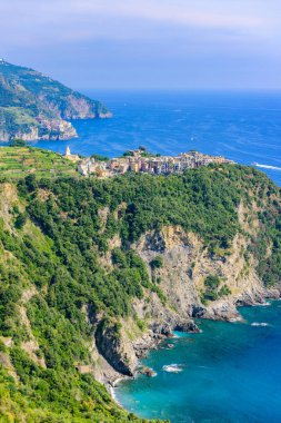 Corniglia - köy Cinque Terre Milli Parkı, İtalya kıyılarında. Arka planda Manarola görebilirsiniz. La Spezia eyaletinin önemli, Liguria, İtalya - seyahat hedef Avrupa'nın kuzeyinde.