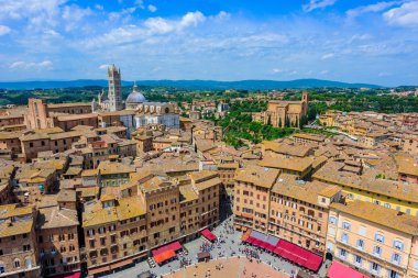 Piazza del Campo, Siena - güzel manzara manzara ile tarihi kent Toskana, havadan görünümü gün güneşli yaz Ortaçağ hill town Siena eyaletinin, İtalya kuleli duvarlı