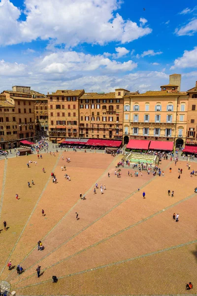 Piazza del Campo, Siena - Hava görünümünü güzel manzara manzara ile tarihi kent gün güneşli yaz Toskana, İtalya - Avrupa Ortaçağ hill town Siena eyaletinin kuleli duvarlı