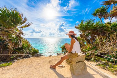 Cennet sahne Tulum tropik sahil ve plaj. Tulum, Quintana Roo, Meksika Maya harabelerini.