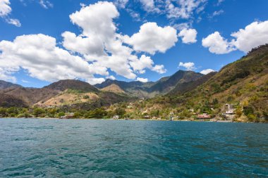 Santa Cruz Shore la Laguna Lake Atitlan, vulcano manzara Guatemala