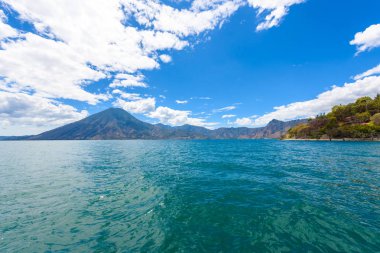 Santa Cruz Shore la Laguna Lake Atitlan, vulcano manzara Guatemala