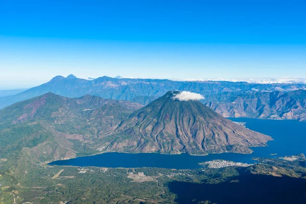 Volcán San Pedro Lago Atitlán Las Tierras Altas Guatemala Pueblo — Foto de Stock