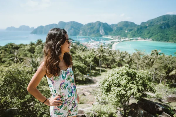 Koh Phi Phi Don Viewpoint Girl Enjoying Beautiful View Paradise — Stock Photo, Image