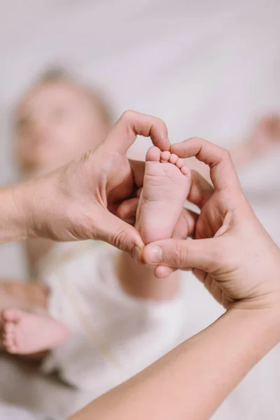 Baby Feet Hands Mother Cute Newborn Hands Mum Happy Family — Stock Photo, Image