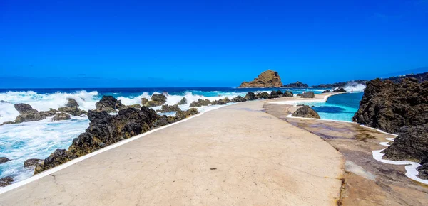 Naturliga Vulkaniska Lagunpooler Vid Porto Moniz Resmål För Semester Madeira — Stockfoto