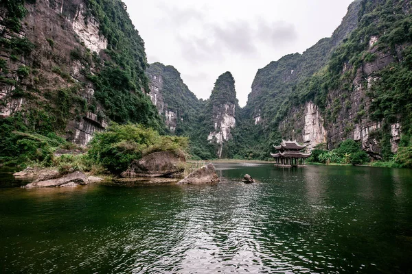 Boat Cave Tour Trang Scenic Landscape Formed Karst Towers Plants — Stock Photo, Image