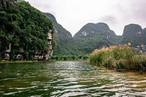 Boat Cave Tour Trang Scenic Landscape Formed Karst Towers Plants — Stock Photo, Image