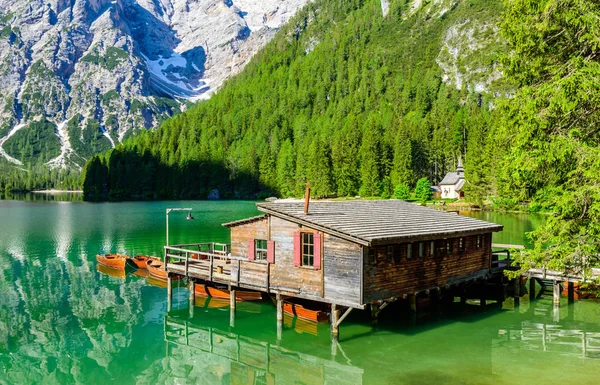 Casa Madera Lago Lago Braies También Conocido Como Pragser Wildsee —  Fotos de Stock