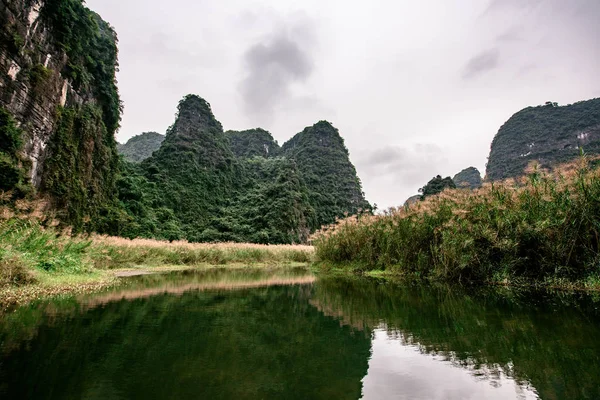 Boat Cave Tour Trang Scenic Landscape Formed Karst Towers Plants — Stock Photo, Image