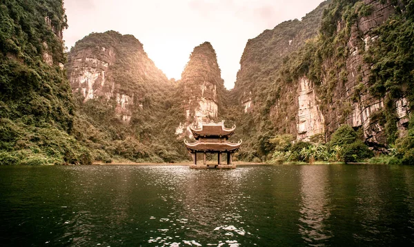 Boat Cave Tour Trang Scenic Landscape Formed Karst Towers Plants — Stock Photo, Image