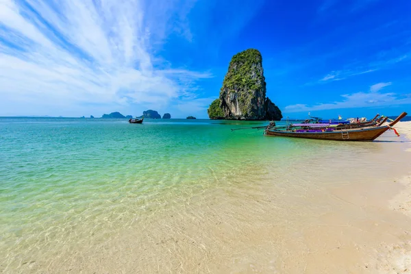 Phra Nang Beach Thailändisches Traditionelles Hölzernes Langschwanzboot Auf Einer Halbinsel — Stockfoto