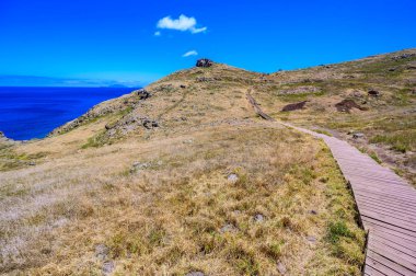 Portekiz 'in Madeira Adası, Ponta de Sao Lourenco' daki vahşi kıyı manzarası ve uçurumlar