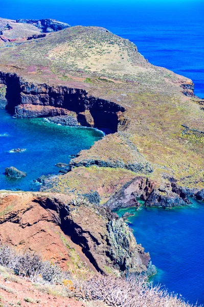 Panoramisch Uitzicht Wilde Kust Kliffen Bij Ponta Sao Lourenco Eiland — Stockfoto