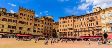 Siena - Piazza del Campo - İtalya 'nın eski tarihi şehri