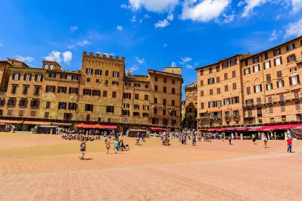 Siena - Piazza del Campo - İtalya 'nın eski tarihi şehri
