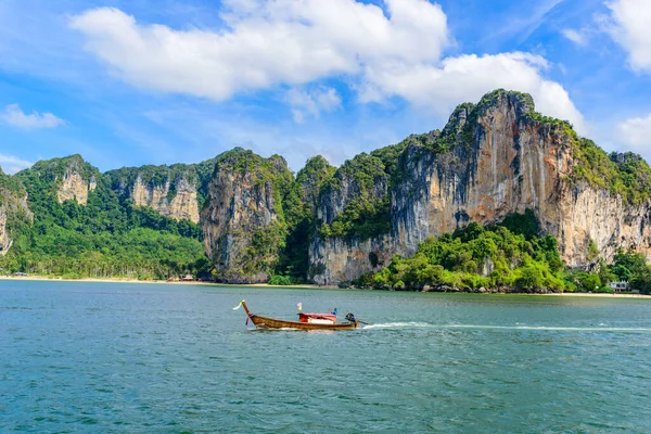 Tonsai Bay Beach Met Prachtige Rotsformatie Landschap Provincie Krabi Tropische — Stockfoto