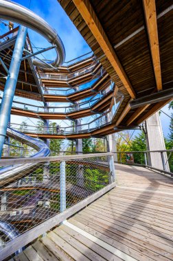 Kara Orman 'da 40 metre yüksekliğinde gözcü kulesi ve güzel manzaralı Sommerberg, Bad Wildbad - Almanya' da seyahat noktası