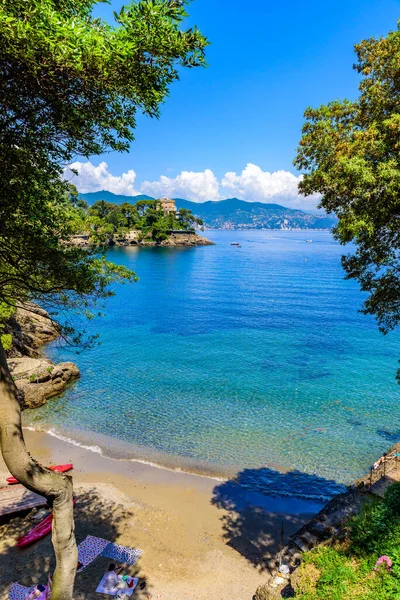 Baia Paraggi Santa Margherita Ligure Con Spiaggia Bianca Paradisiaca Vicino — Foto Stock