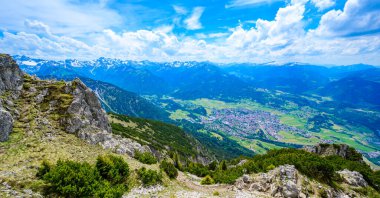 Oberstdorf - Bavyera 'daki Dağ Köyü, Allgaeu Alpleri' nin güzel dağ manzarası, Almanya