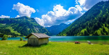 Tannheimer Tal 'da Vilsalpsee (Vilsalp Gölü), Tannheim, Reutte, Tirol, Avusturya' da Alpler 'de güzel bir dağ manzarası