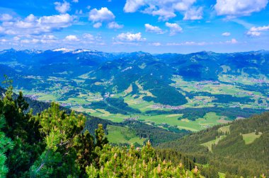 Entschenkopf Dağı 'na yürüyüş, Allgaeu Alplerinin güzel manzarası, Fischen im Allgaeu ve Oberstdorf, Bavyera, Almanya