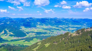Entschenkopf Dağı 'na yürüyüş, Allgaeu Alplerinin güzel manzarası, Fischen im Allgaeu ve Oberstdorf, Bavyera, Almanya
