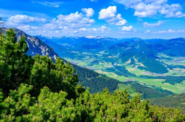 Entschenkopf Dağı 'na yürüyüş, Allgaeu Alplerinin güzel manzarası, Fischen im Allgaeu ve Oberstdorf, Bavyera, Almanya