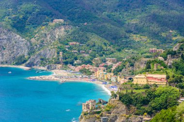 Monterosso - İtalya kıyılarındaki Cinque Terre Ulusal Parkı Köyü. İtalya 'nın kuzeyindeki La Spezia ili - Avrupa' da yürüyüş ve eğlence için seyahat yeri.