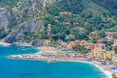 Monterosso - İtalya kıyılarındaki Cinque Terre Ulusal Parkı Köyü. İtalya 'nın kuzeyindeki La Spezia ili - Avrupa' da yürüyüş ve eğlence için seyahat yeri.